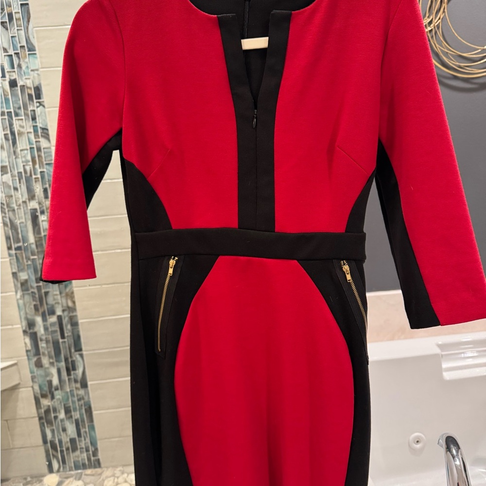 Gabby Skye Red and Black Sheath Dress 3/4 Sleeve Crew Neck